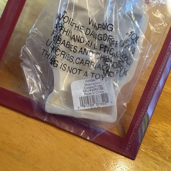 Lenox Holiday Nutcracker Cookie Press. New in package - Picture 7 of 7
